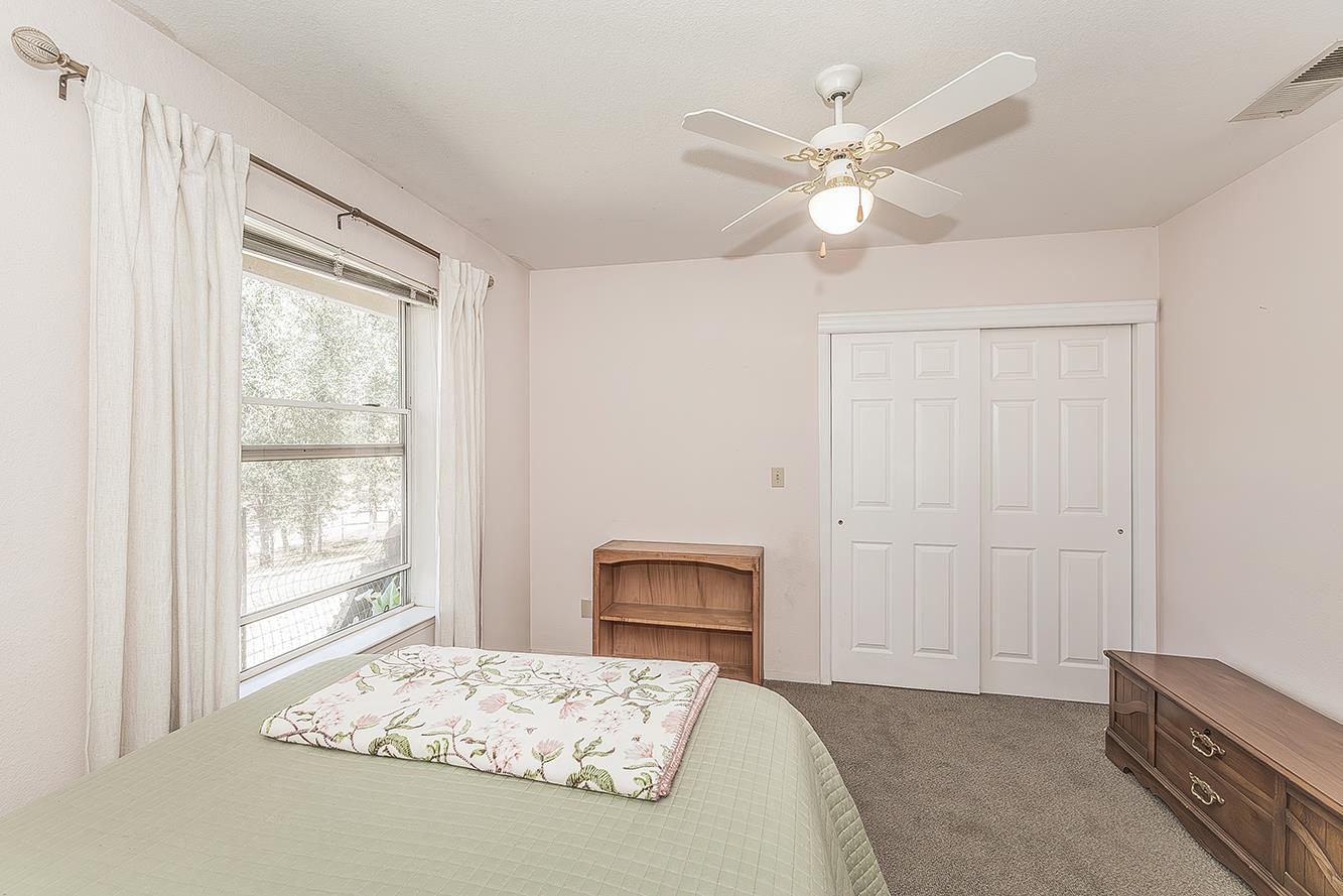 14815 Garlock Ln, Prather, CA 93651