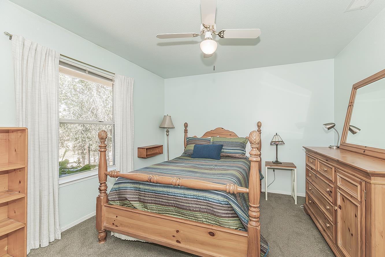 14815 Garlock Ln, Prather, CA 93651