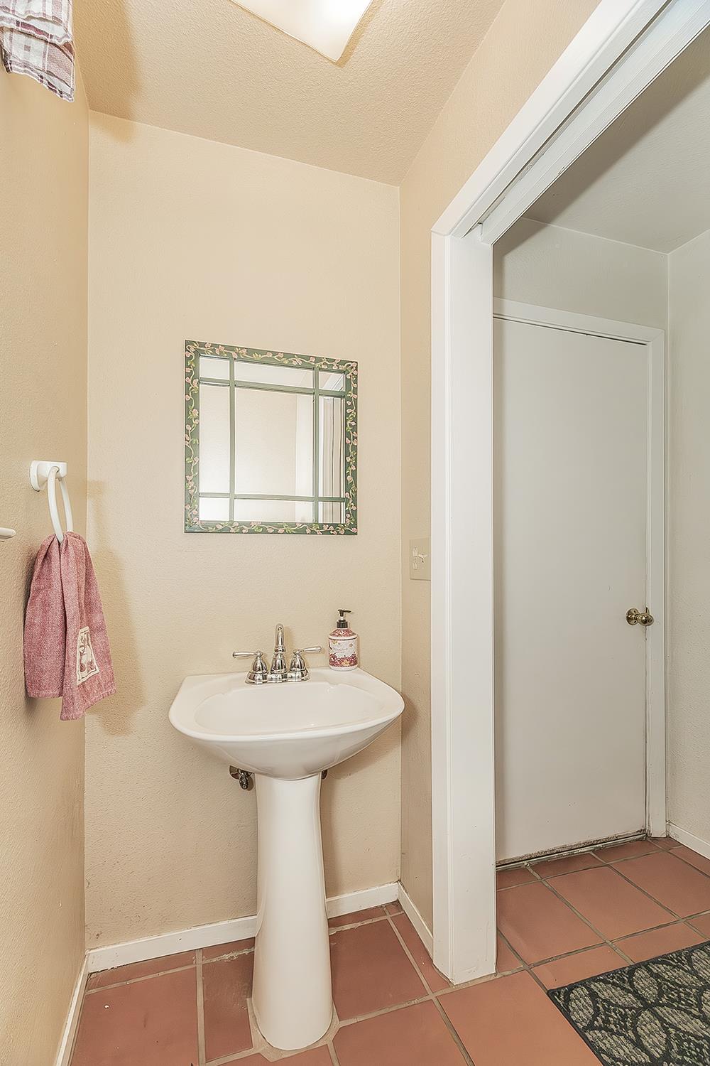 14815 Garlock Ln, Prather, CA 93651