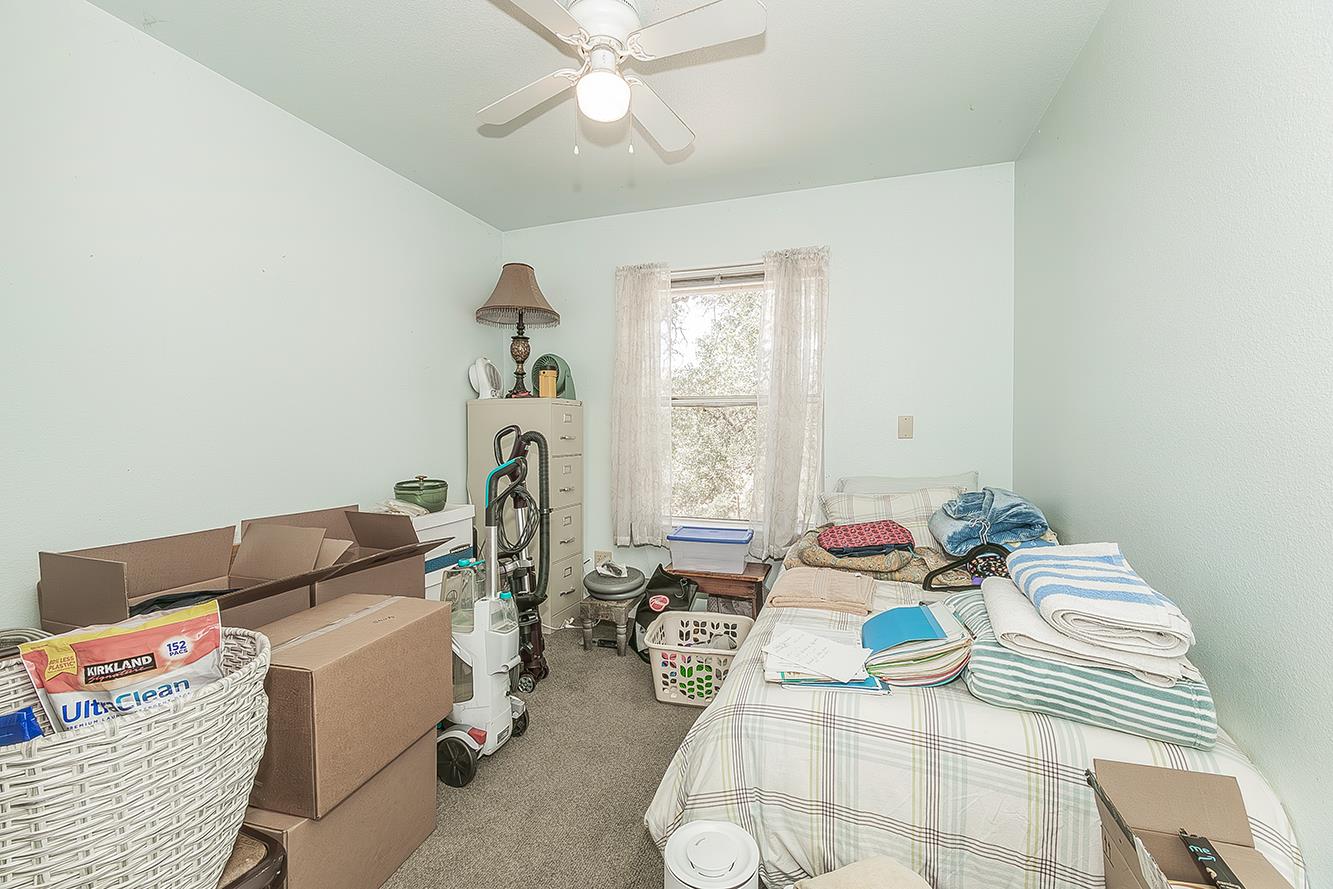 14815 Garlock Ln, Prather, CA 93651