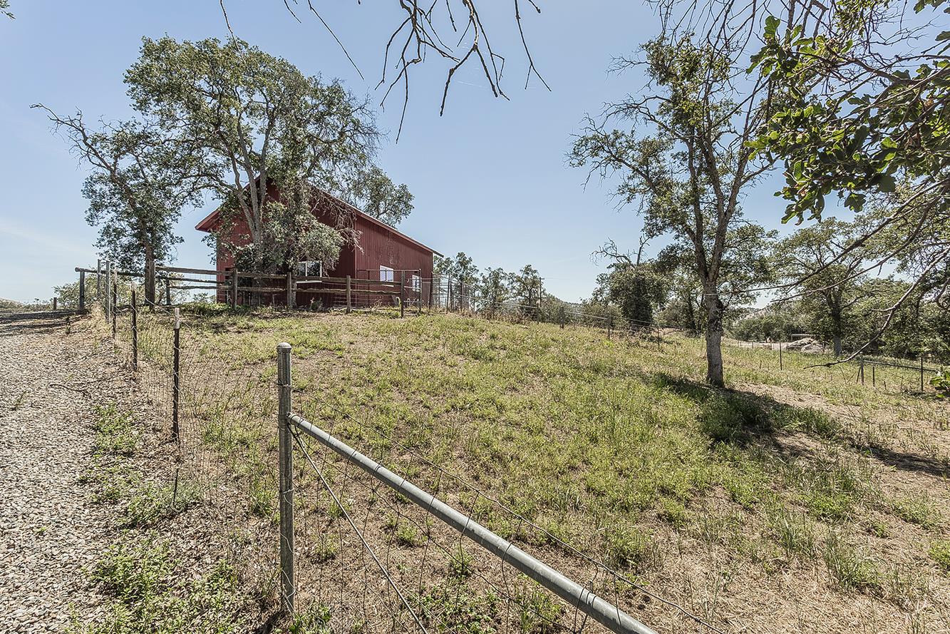 14815 Garlock Ln, Prather, CA 93651