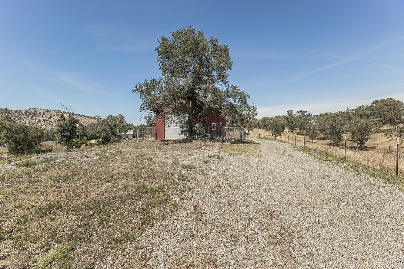 14815 Garlock Ln, Prather, CA 93651