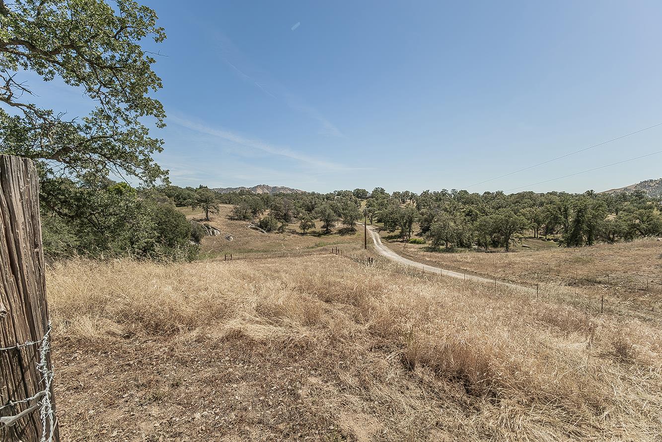 14815 Garlock Ln, Prather, CA 93651