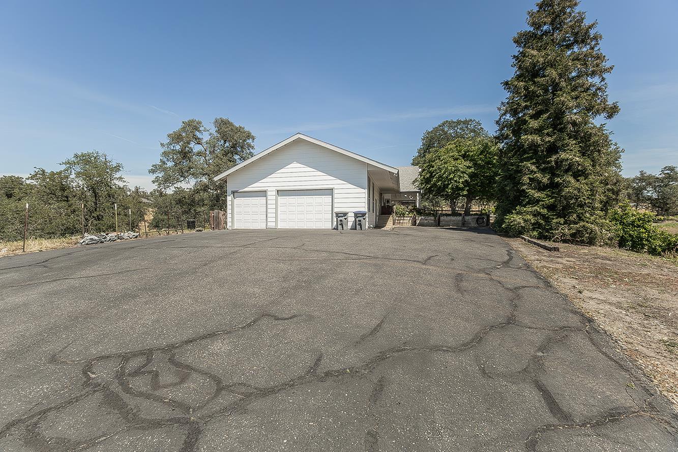 14815 Garlock Ln, Prather, CA 93651