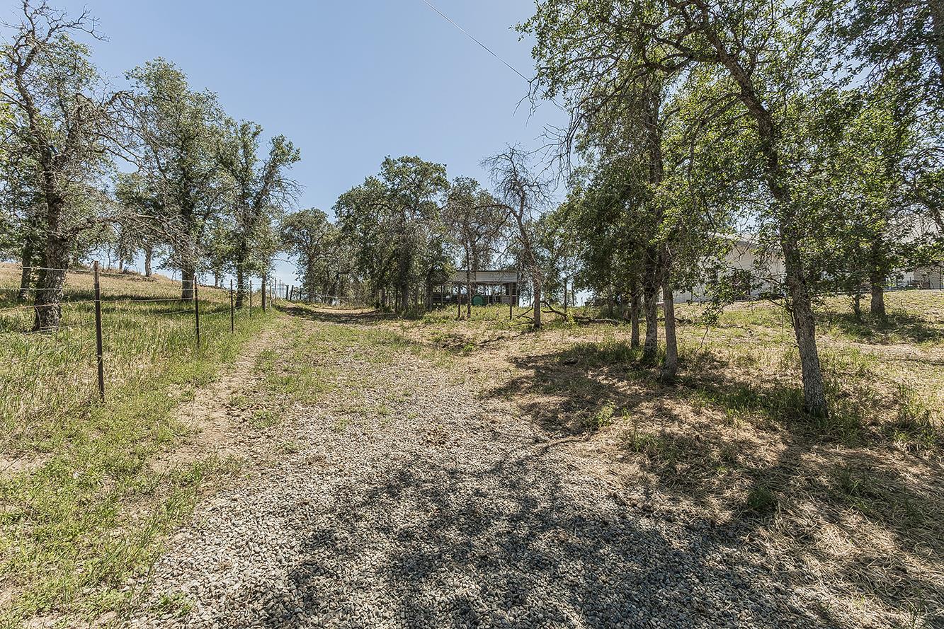 14815 Garlock Ln, Prather, CA 93651