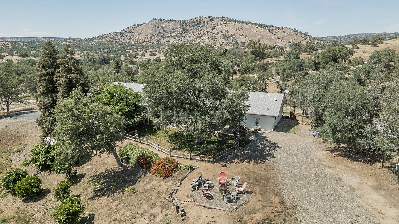 14815 Garlock Ln, Prather, CA 93651