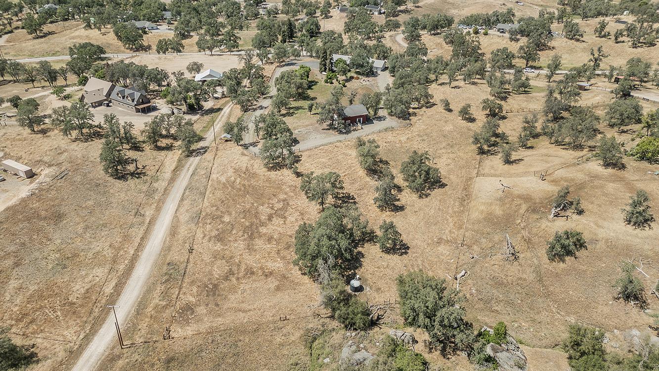 14815 Garlock Ln, Prather, CA 93651