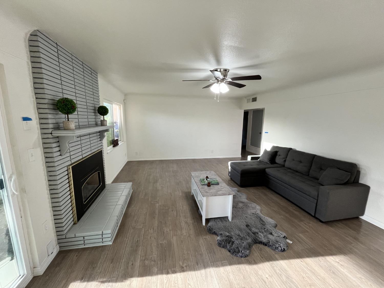 2235 N Backer Ave, Fresno, CA 93703