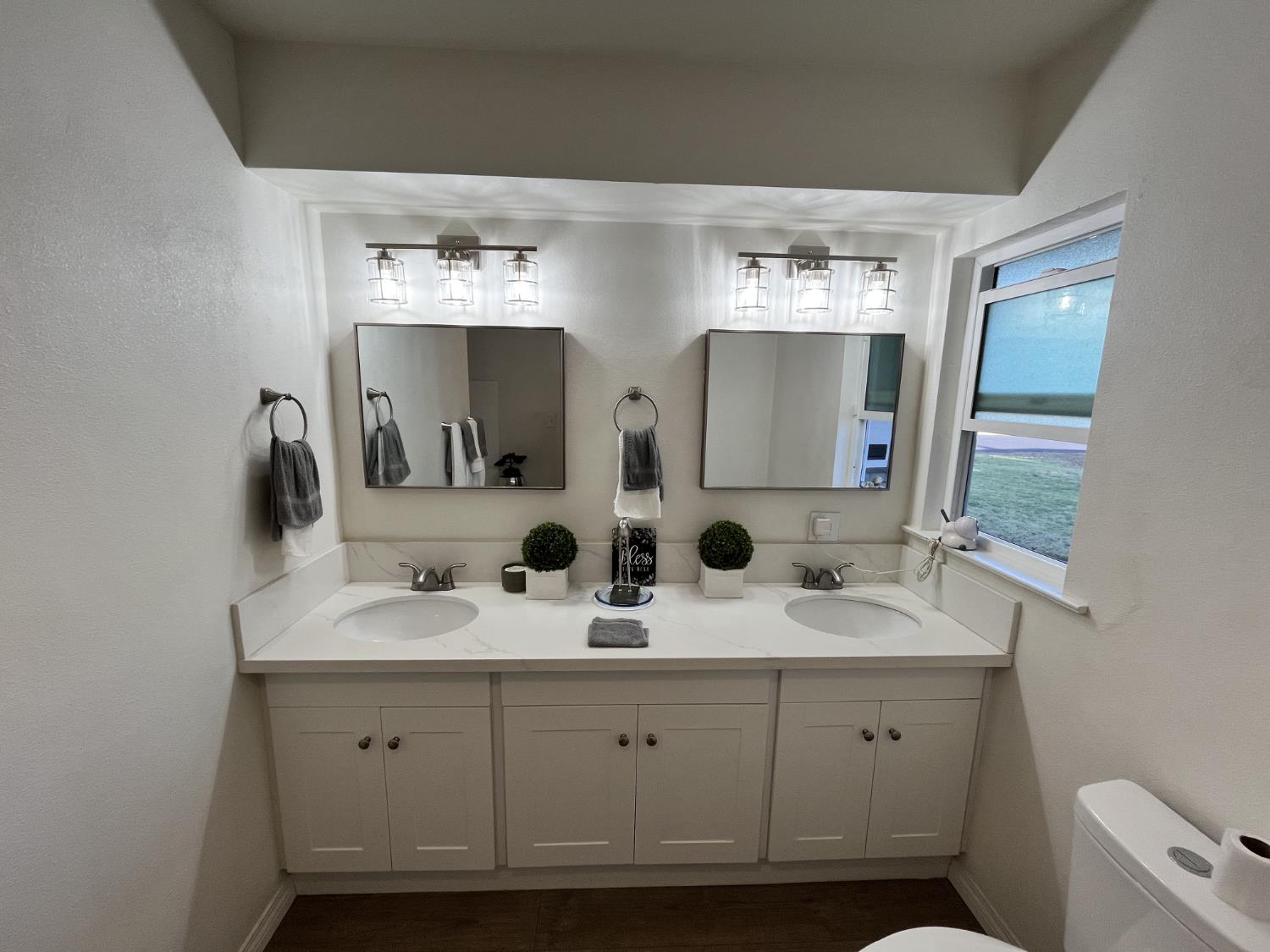 2235 N Backer Ave, Fresno, CA 93703