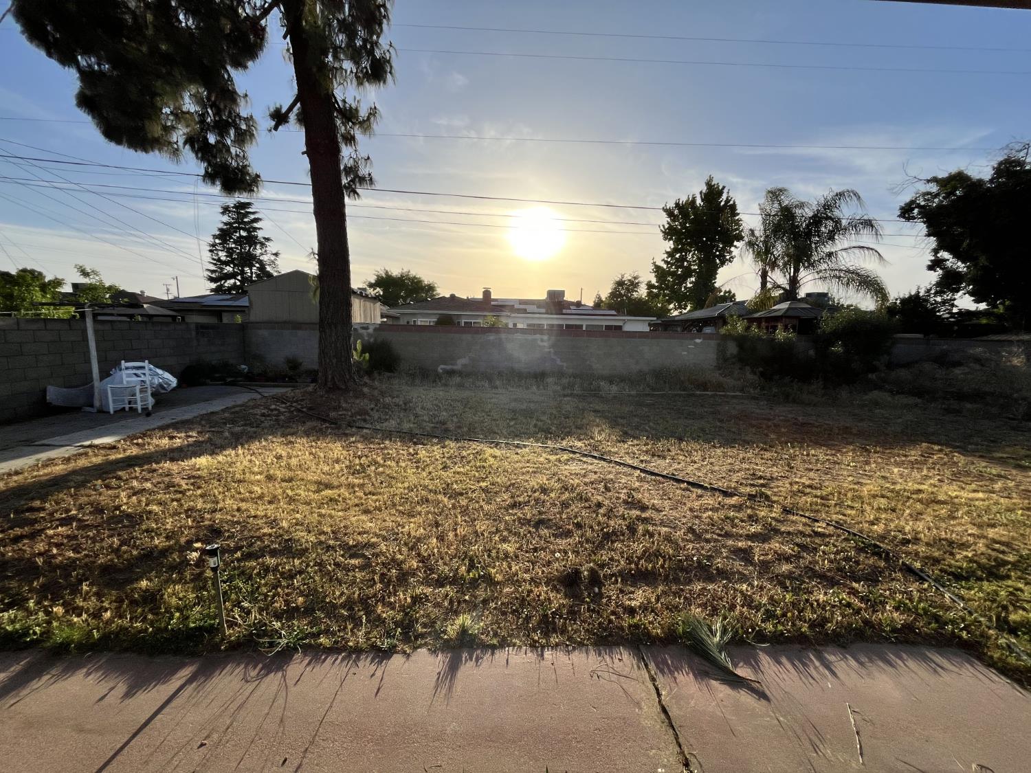 2235 N Backer Ave, Fresno, CA 93703