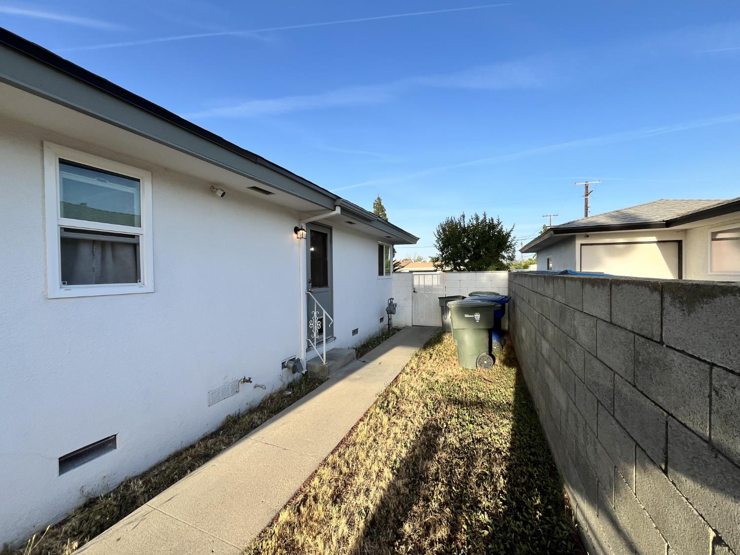 2235 N Backer Ave, Fresno, CA 93703