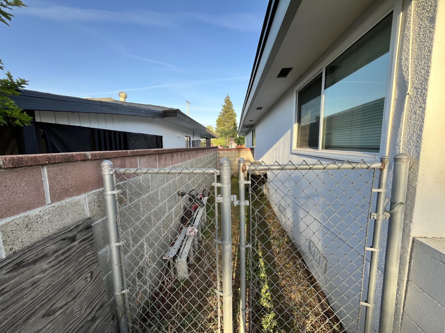 2235 N Backer Ave, Fresno, CA 93703