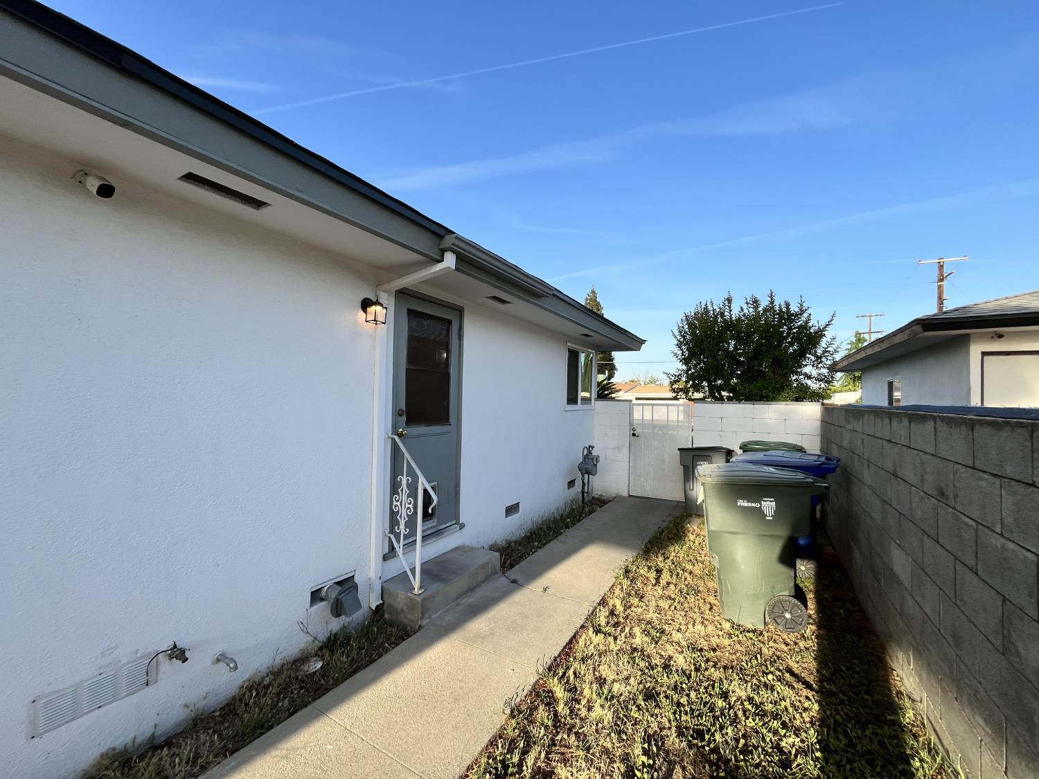 2235 N Backer Ave, Fresno, CA 93703