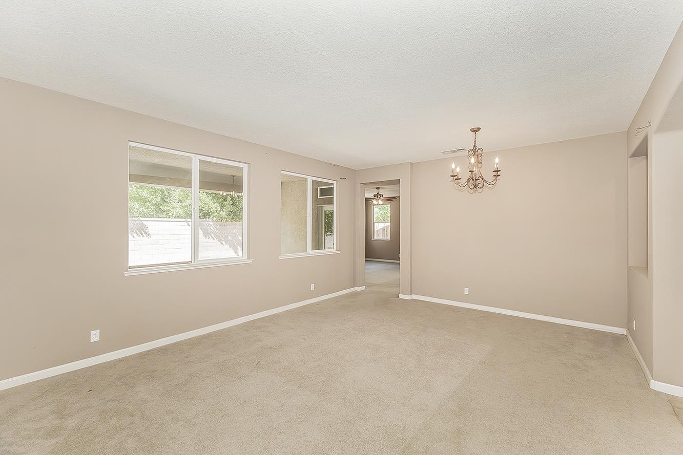 645 Serena Ave, Clovis, CA 93619