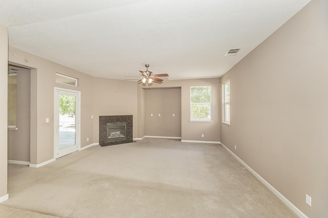 645 Serena Ave, Clovis, CA 93619