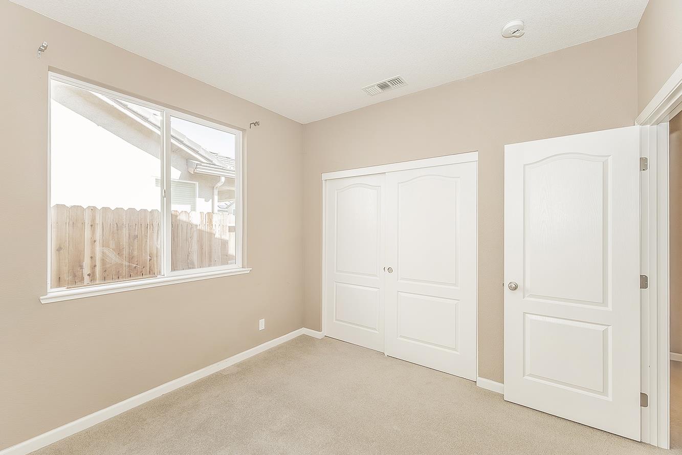 645 Serena Ave, Clovis, CA 93619