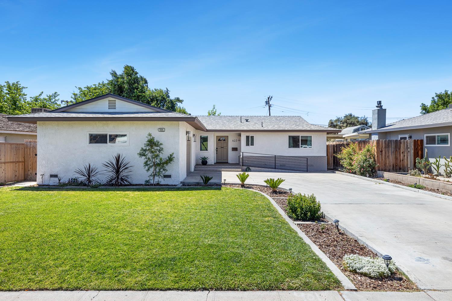 425 Stanford Ave, Coalinga, CA 93210