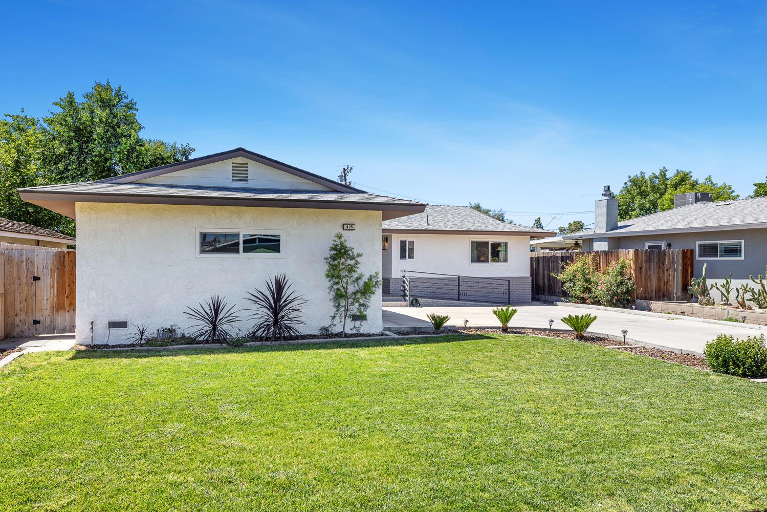 425 Stanford Ave, Coalinga, CA 93210