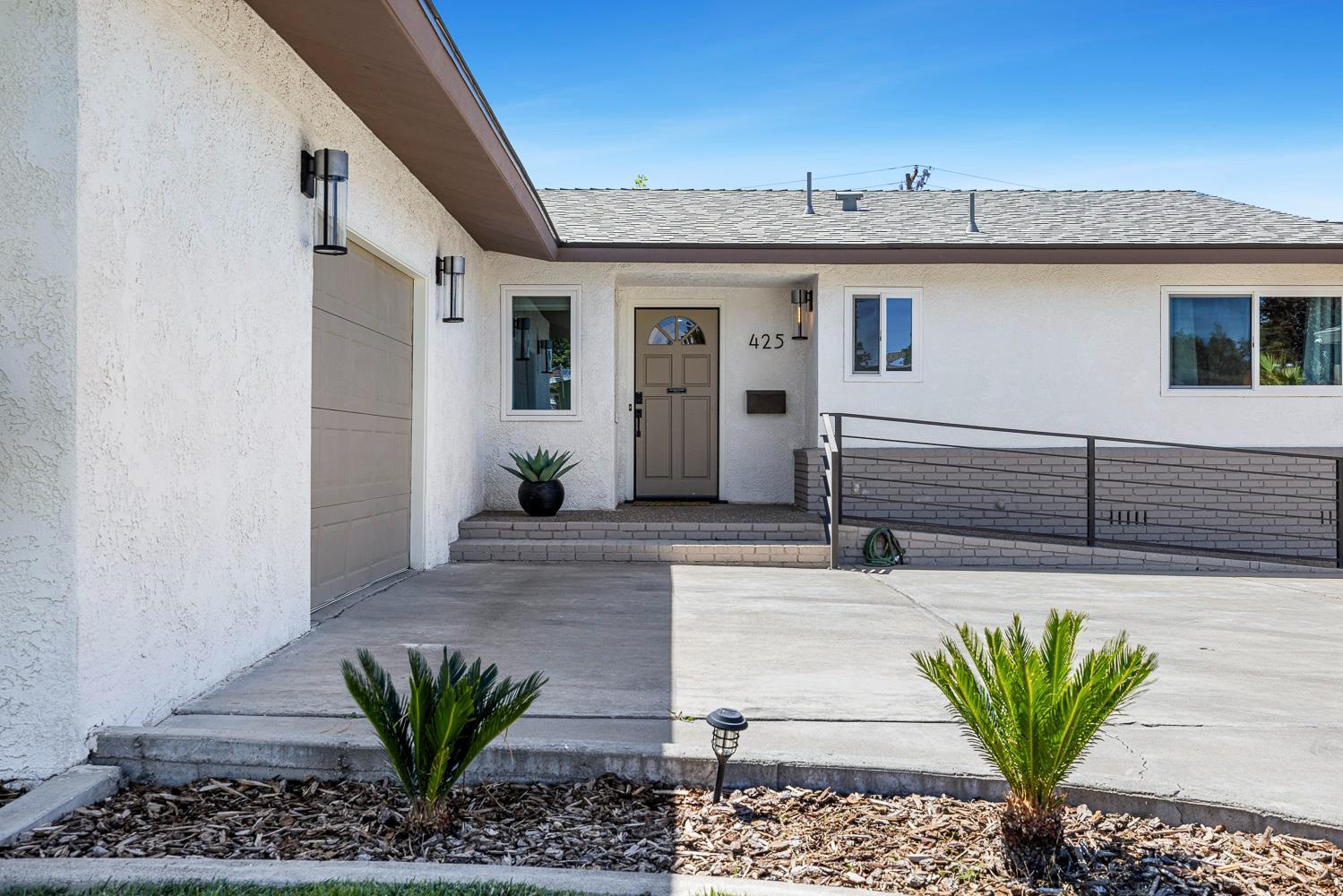 425 Stanford Ave, Coalinga, CA 93210