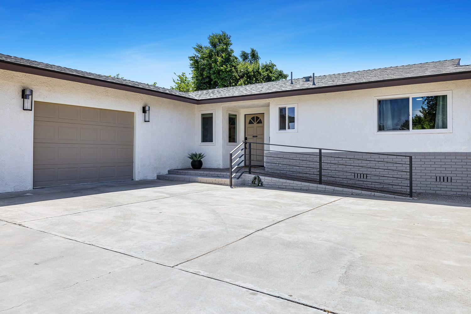 425 Stanford Ave, Coalinga, CA 93210