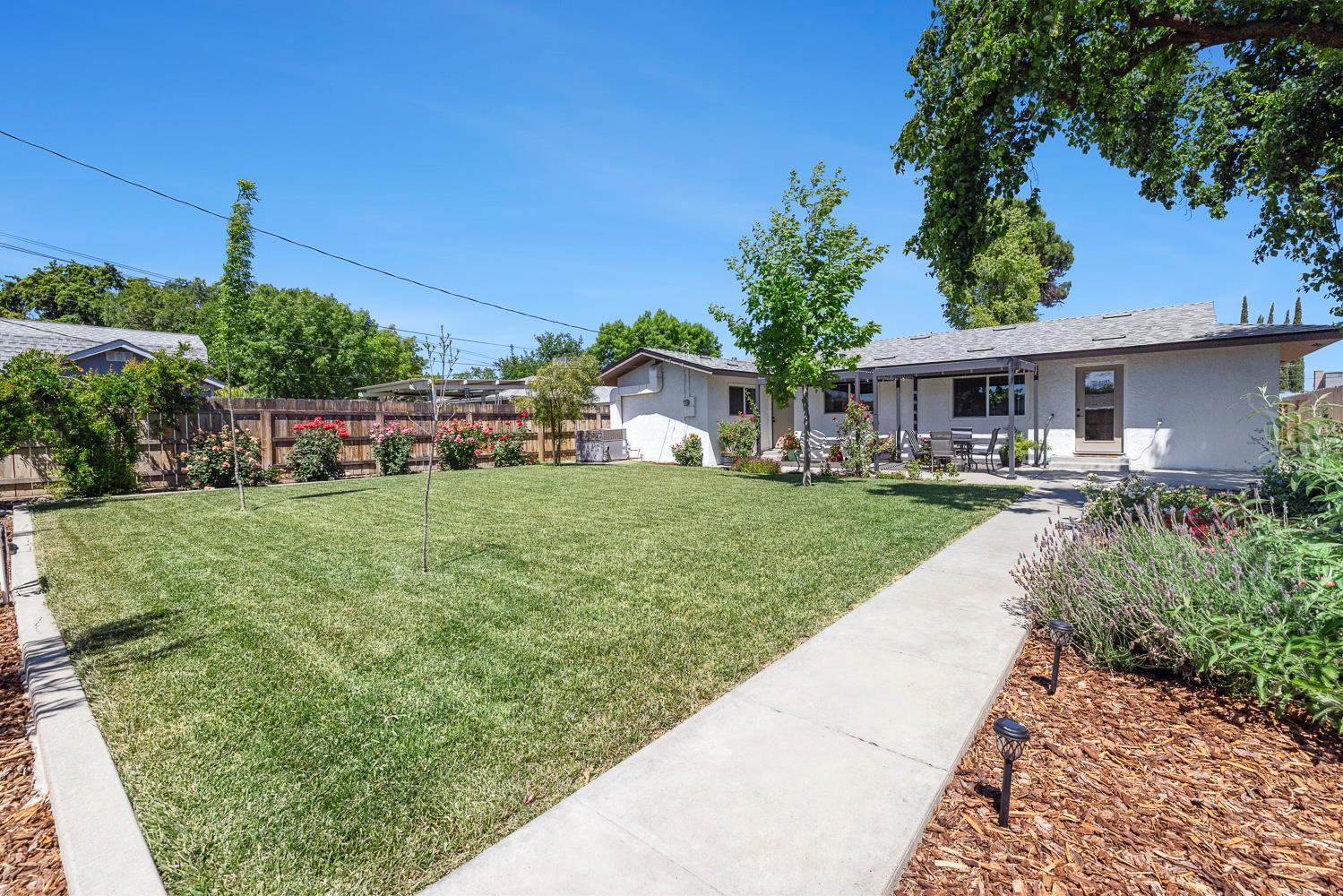 425 Stanford Ave, Coalinga, CA 93210