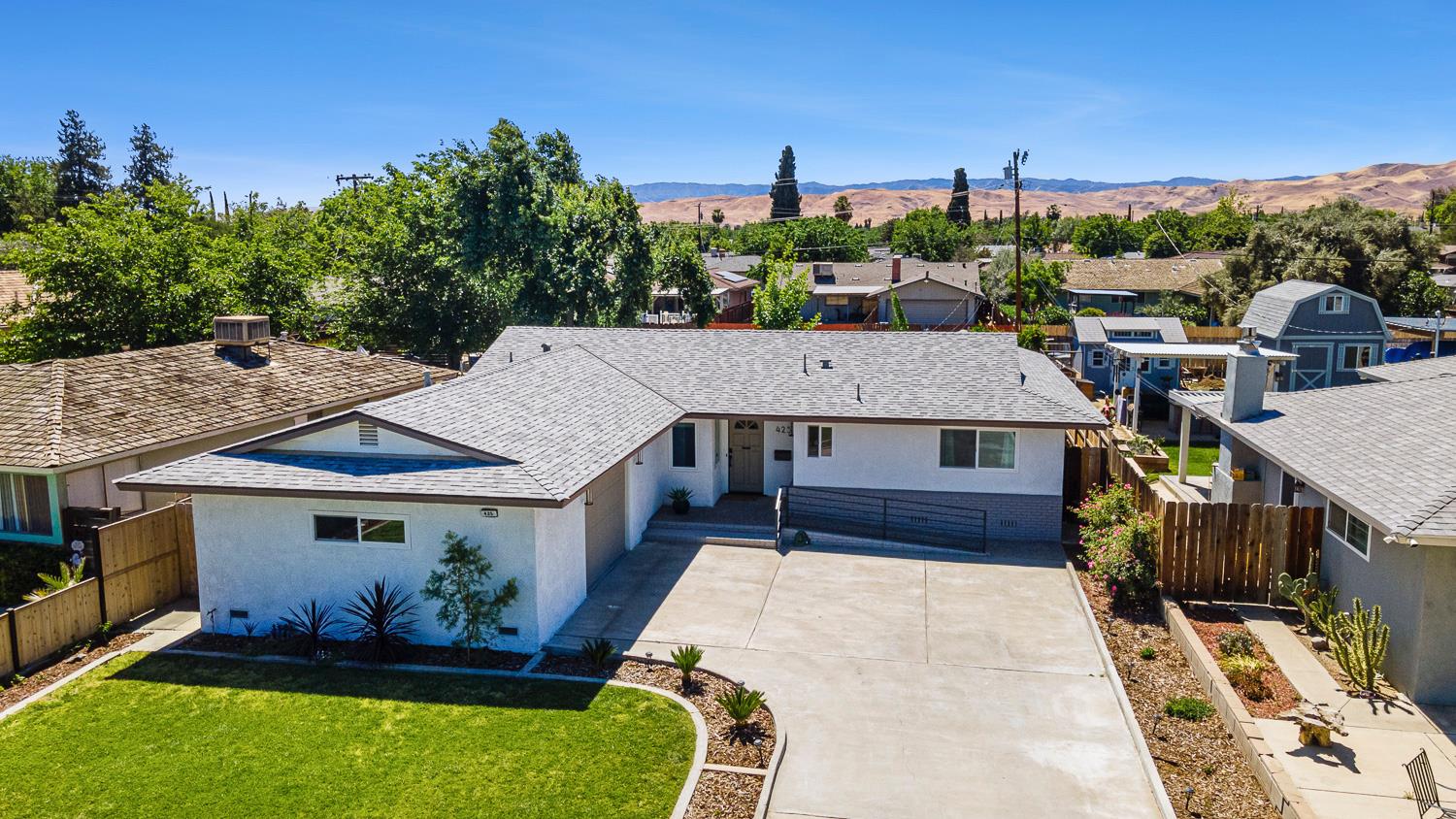 425 Stanford Ave, Coalinga, CA 93210