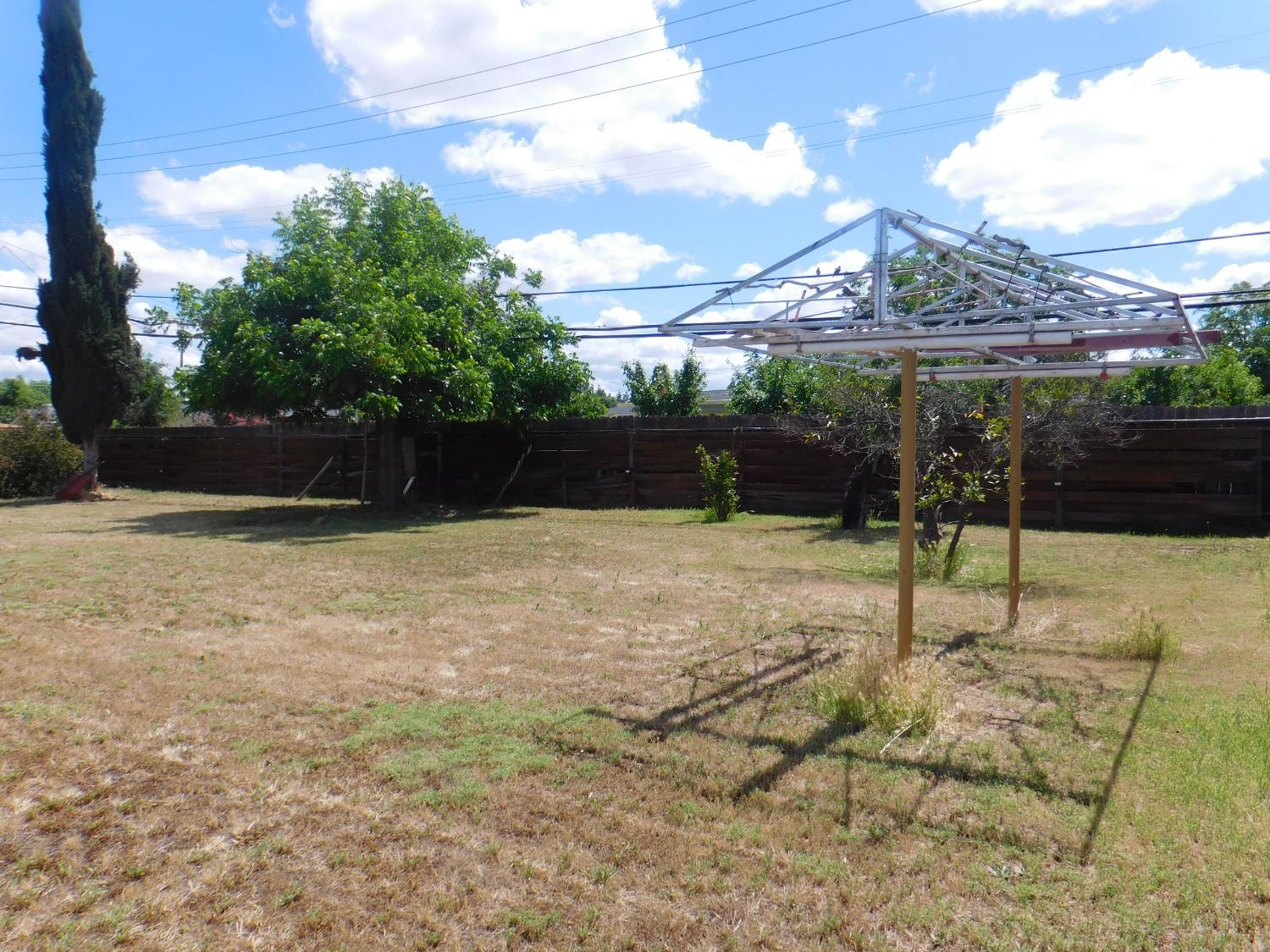 469 E San Jose Ave, Fresno, CA 93711