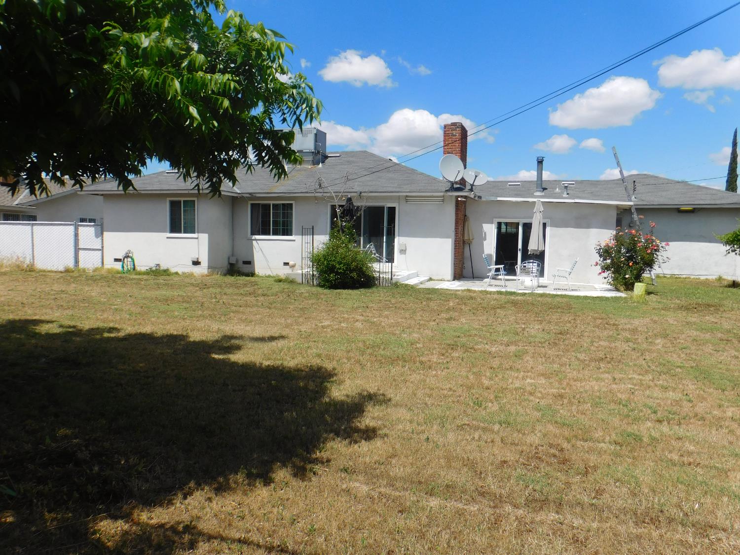 469 E San Jose Ave, Fresno, CA 93711