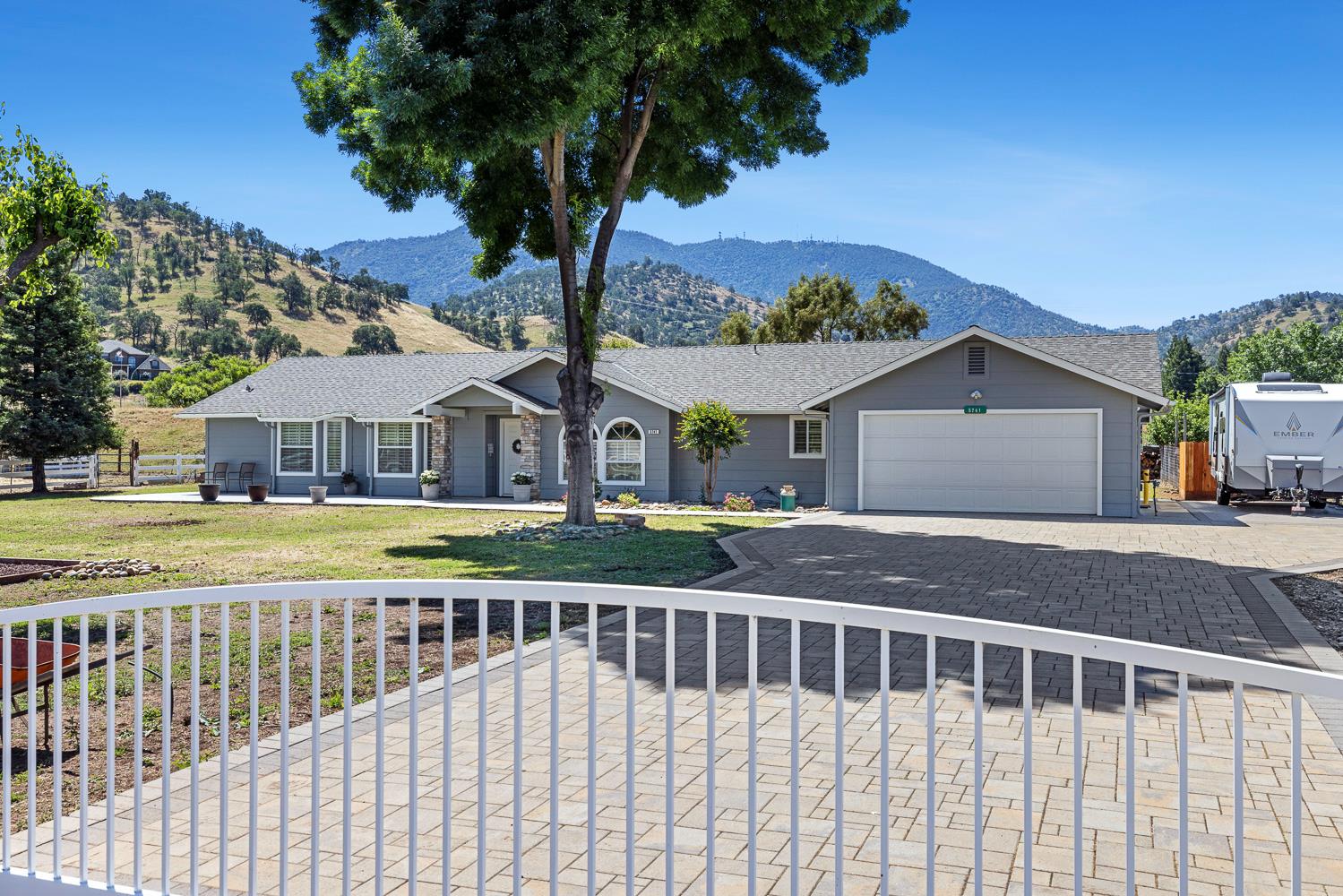 5741 Elwood Rd, Sanger, CA 93657