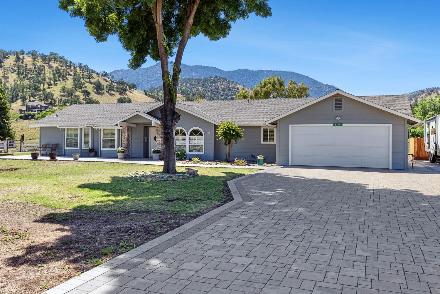 5741 Elwood Rd, Sanger, CA 93657