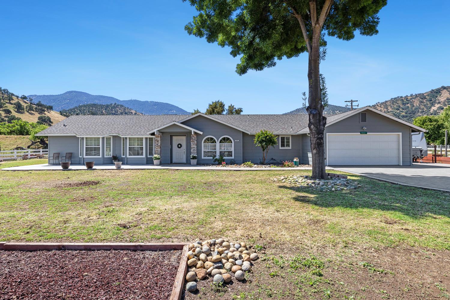 5741 Elwood Rd, Sanger, CA 93657