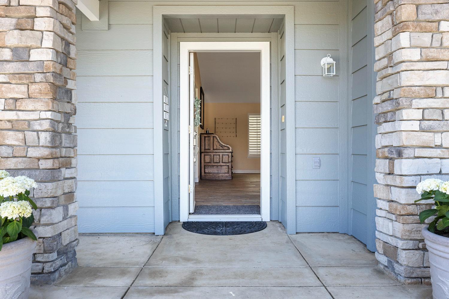 5741 Elwood Rd, Sanger, CA 93657