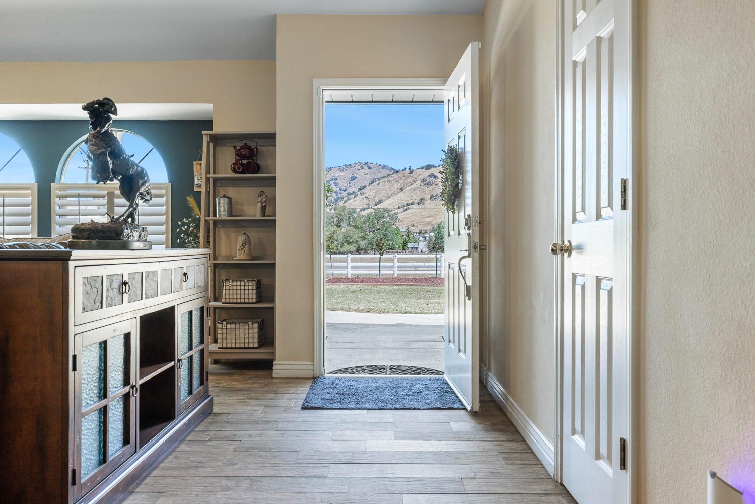 5741 Elwood Rd, Sanger, CA 93657