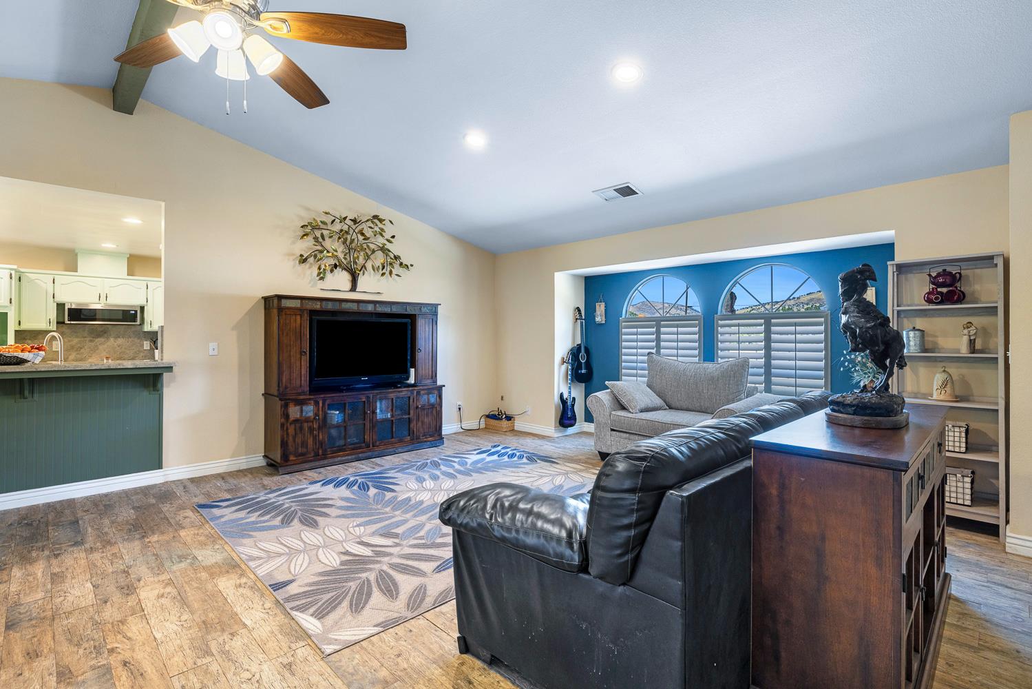 5741 Elwood Rd, Sanger, CA 93657