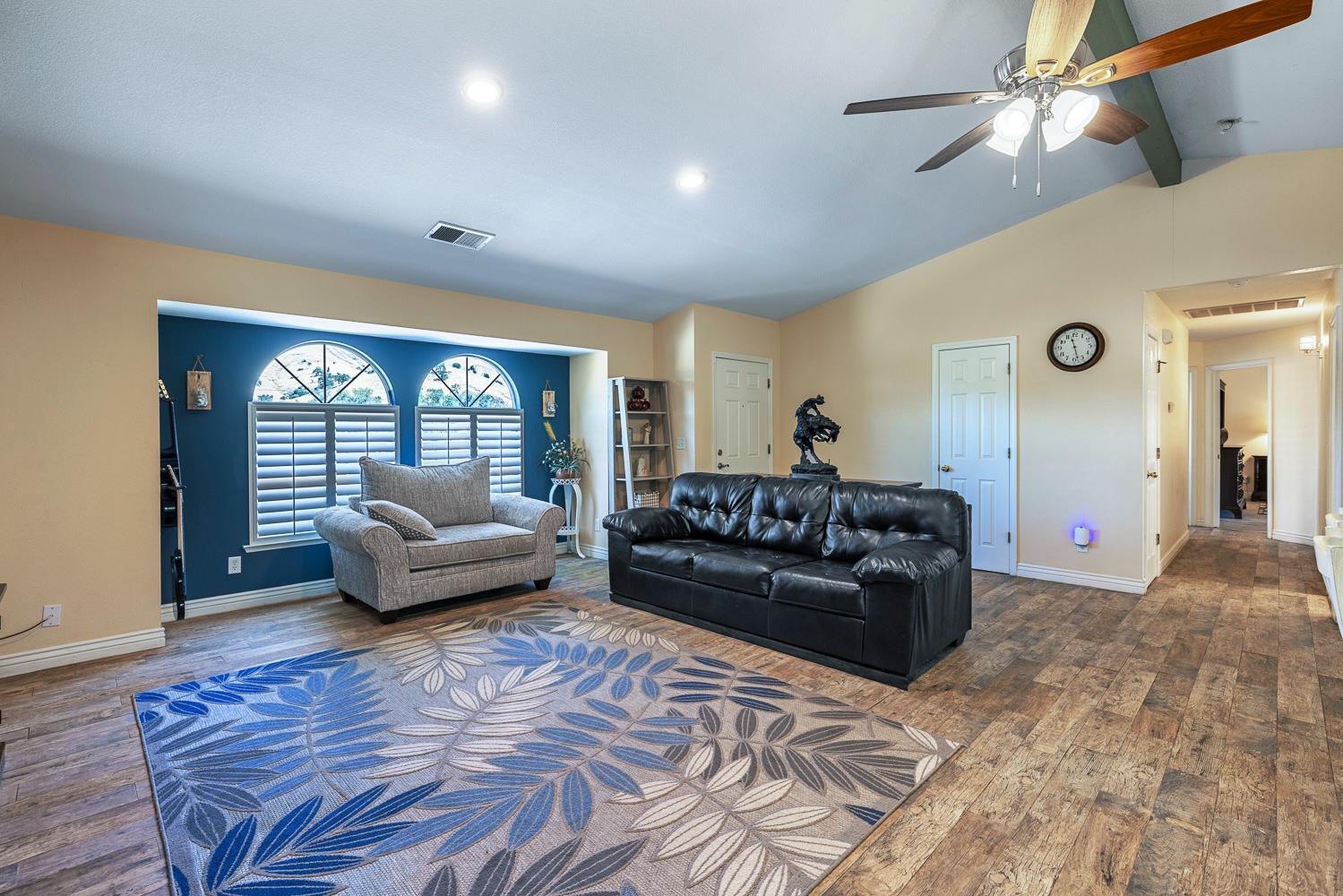 5741 Elwood Rd, Sanger, CA 93657