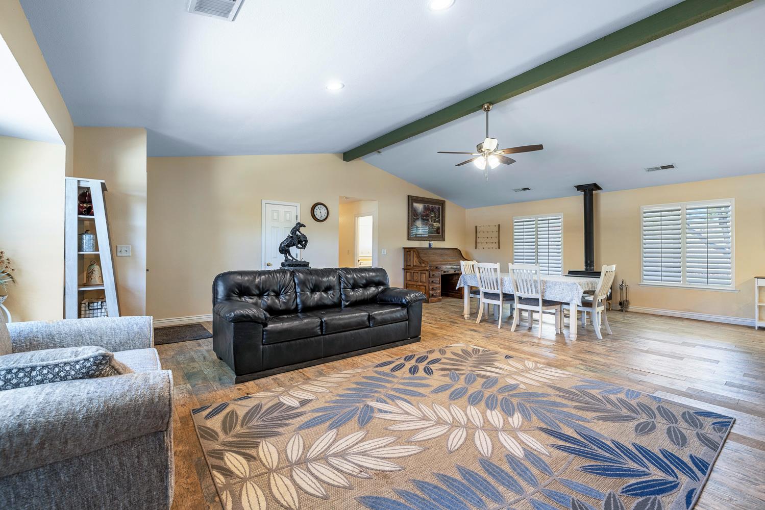 5741 Elwood Rd, Sanger, CA 93657