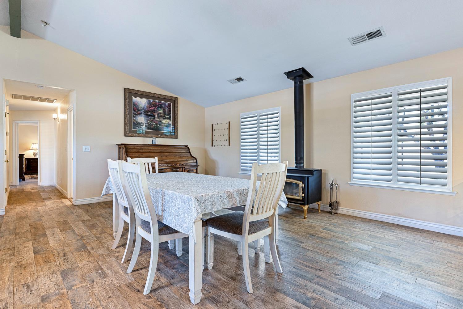 5741 Elwood Rd, Sanger, CA 93657