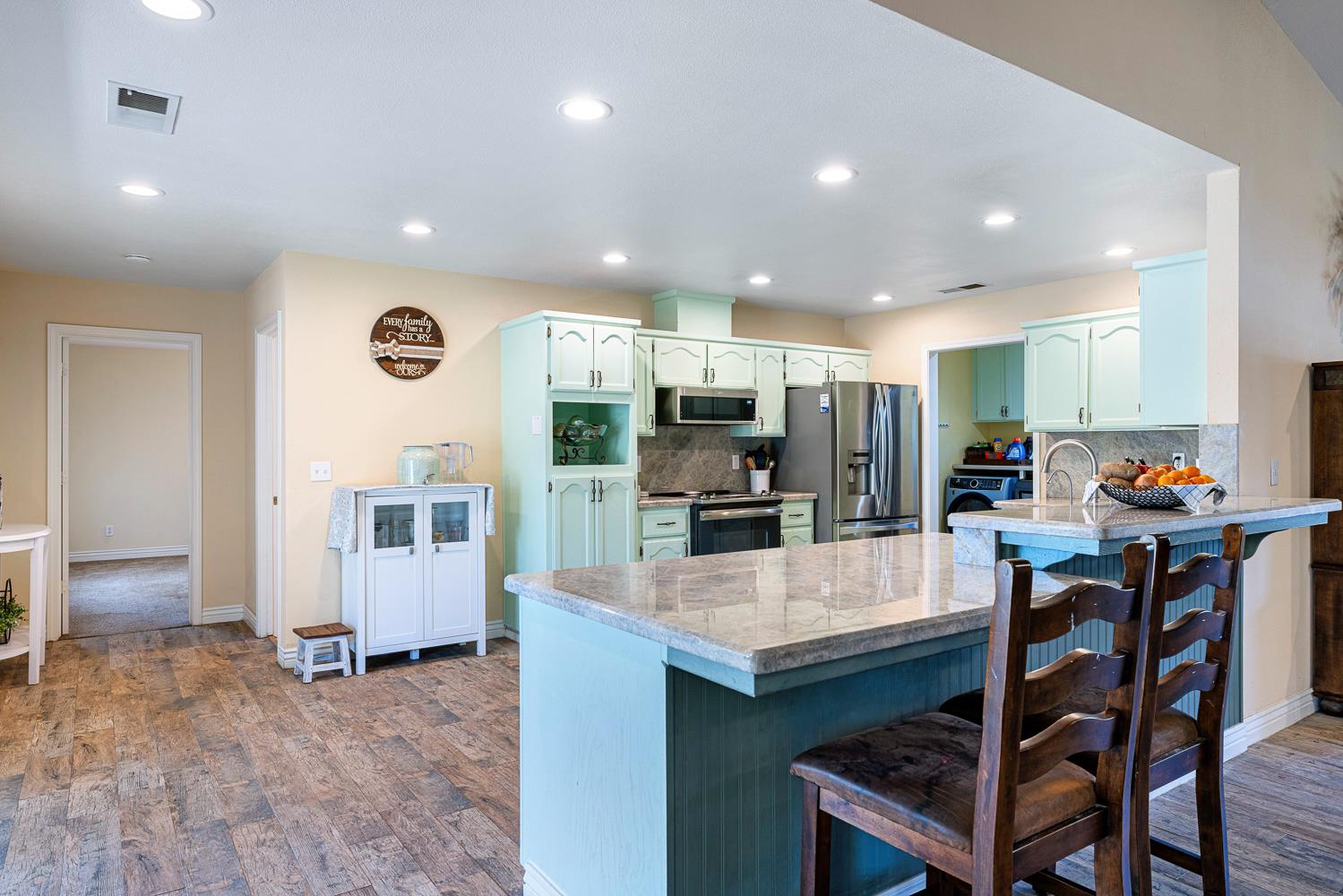 5741 Elwood Rd, Sanger, CA 93657