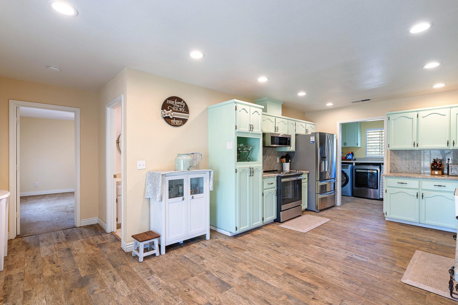 5741 Elwood Rd, Sanger, CA 93657