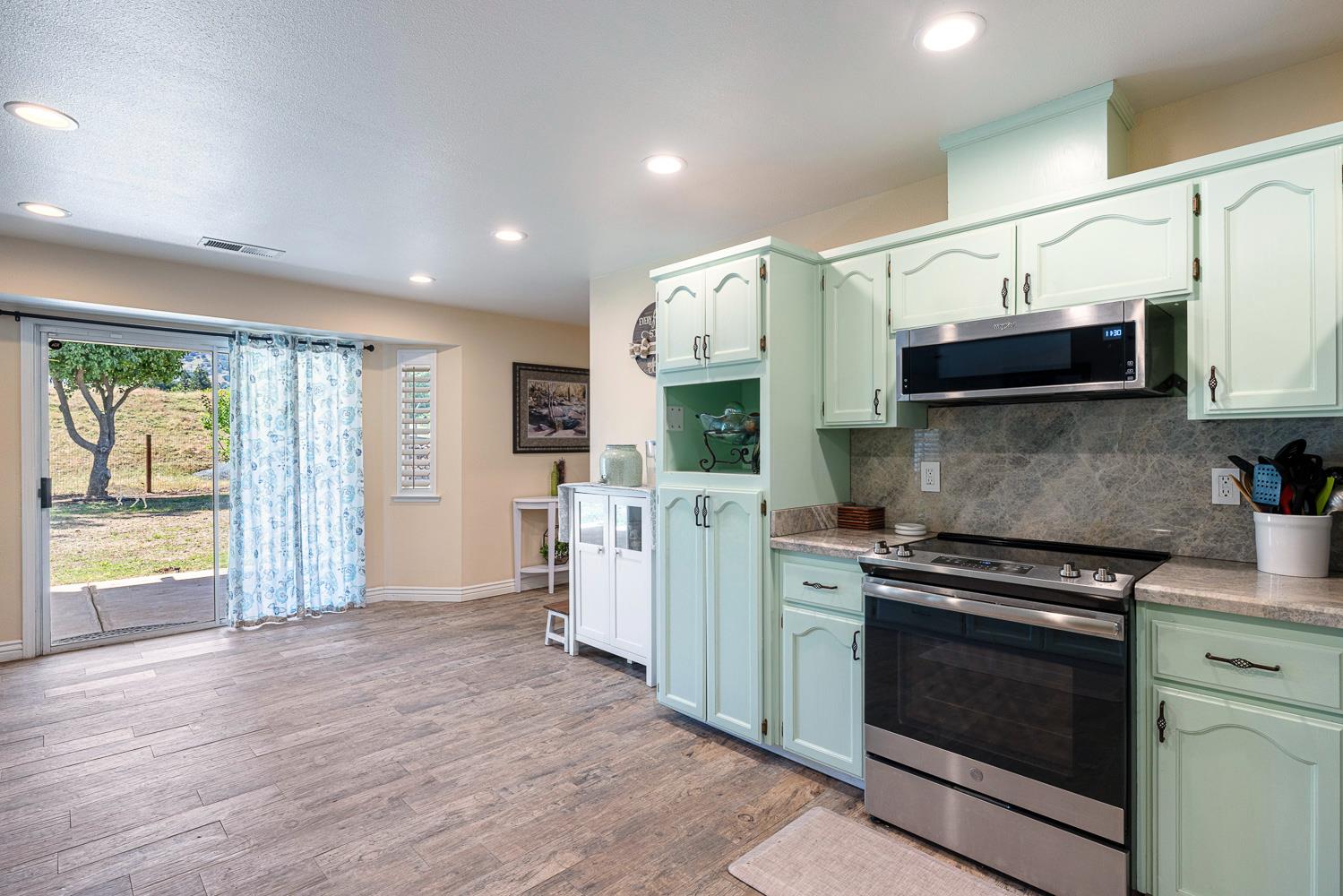 5741 Elwood Rd, Sanger, CA 93657