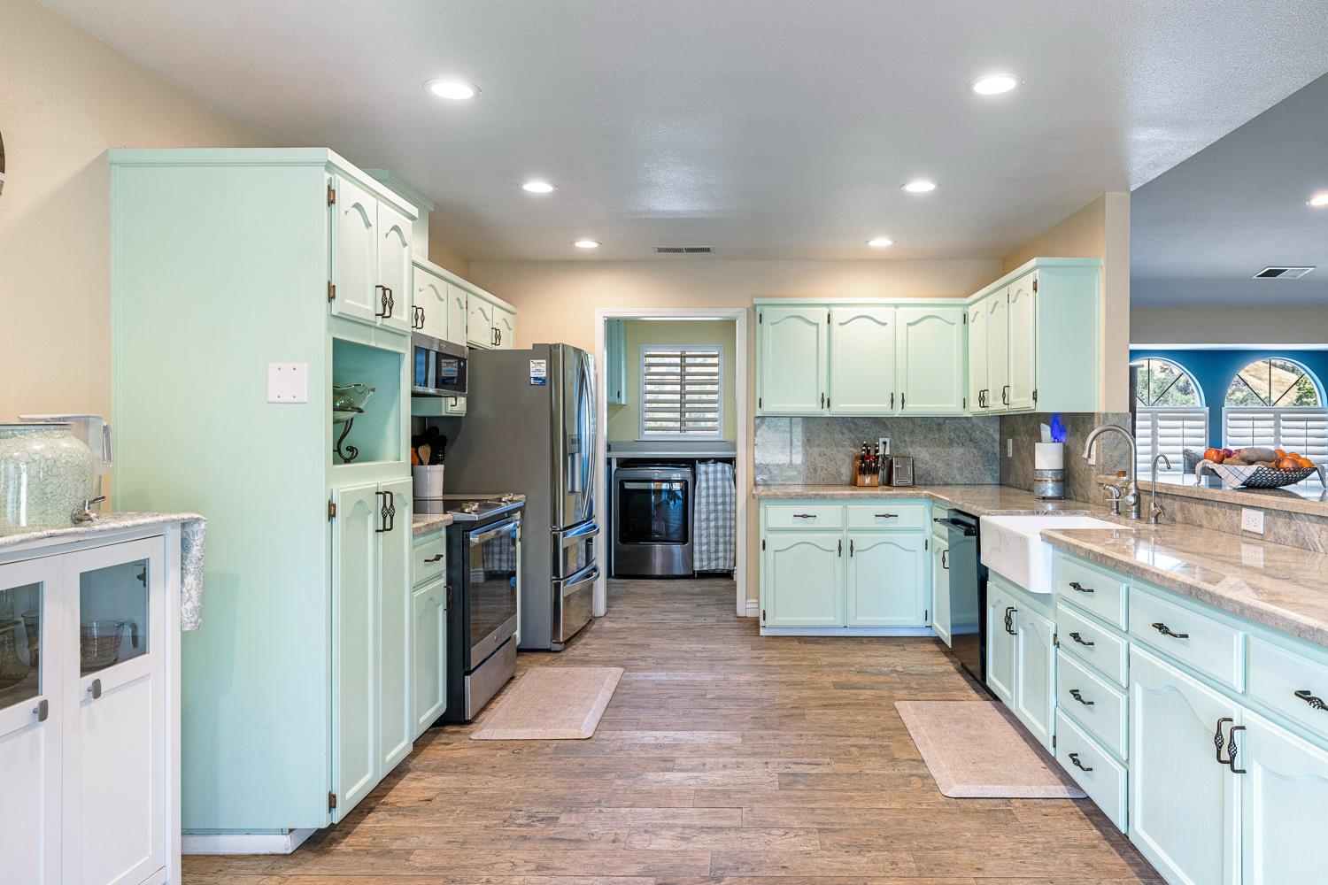 5741 Elwood Rd, Sanger, CA 93657