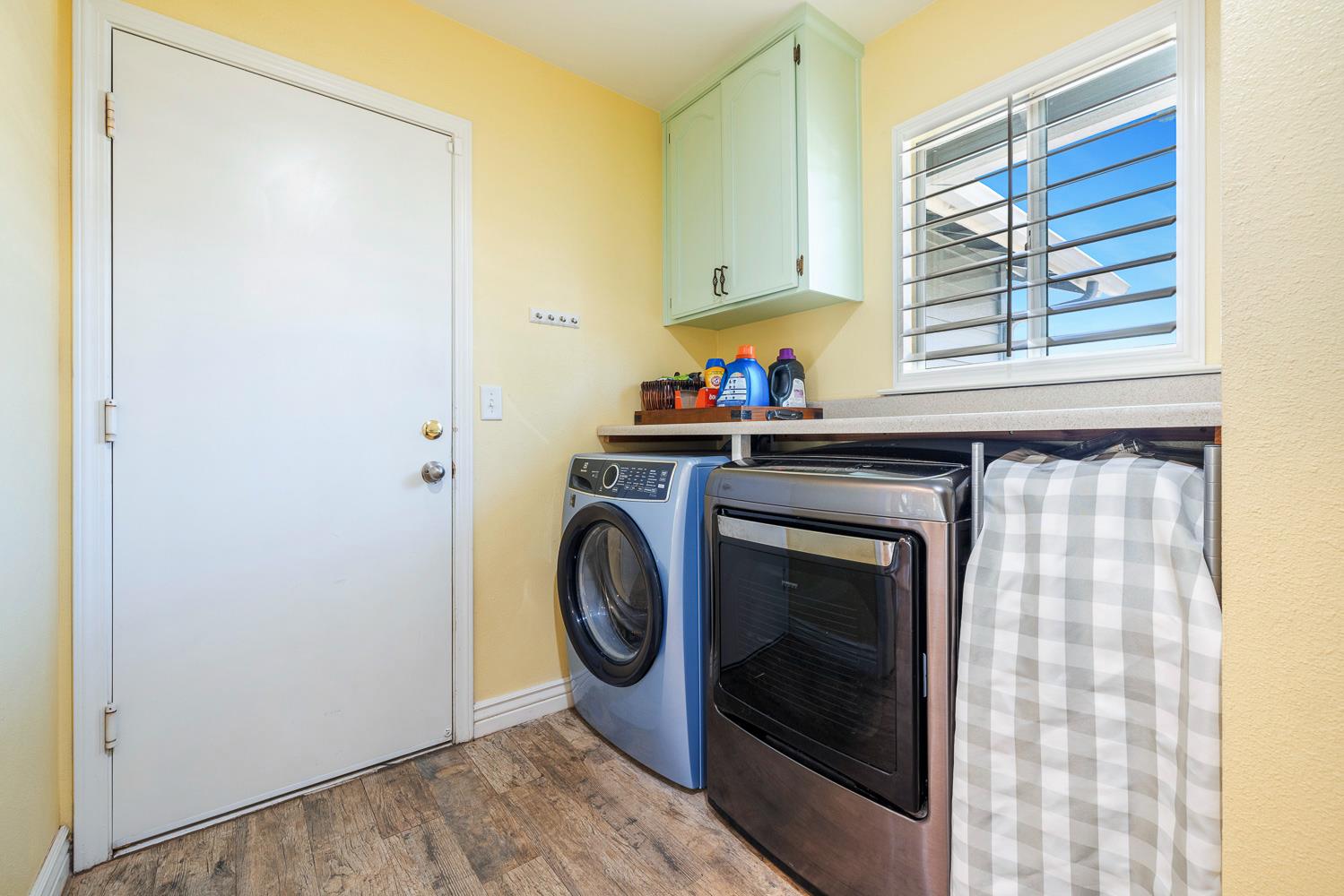 5741 Elwood Rd, Sanger, CA 93657