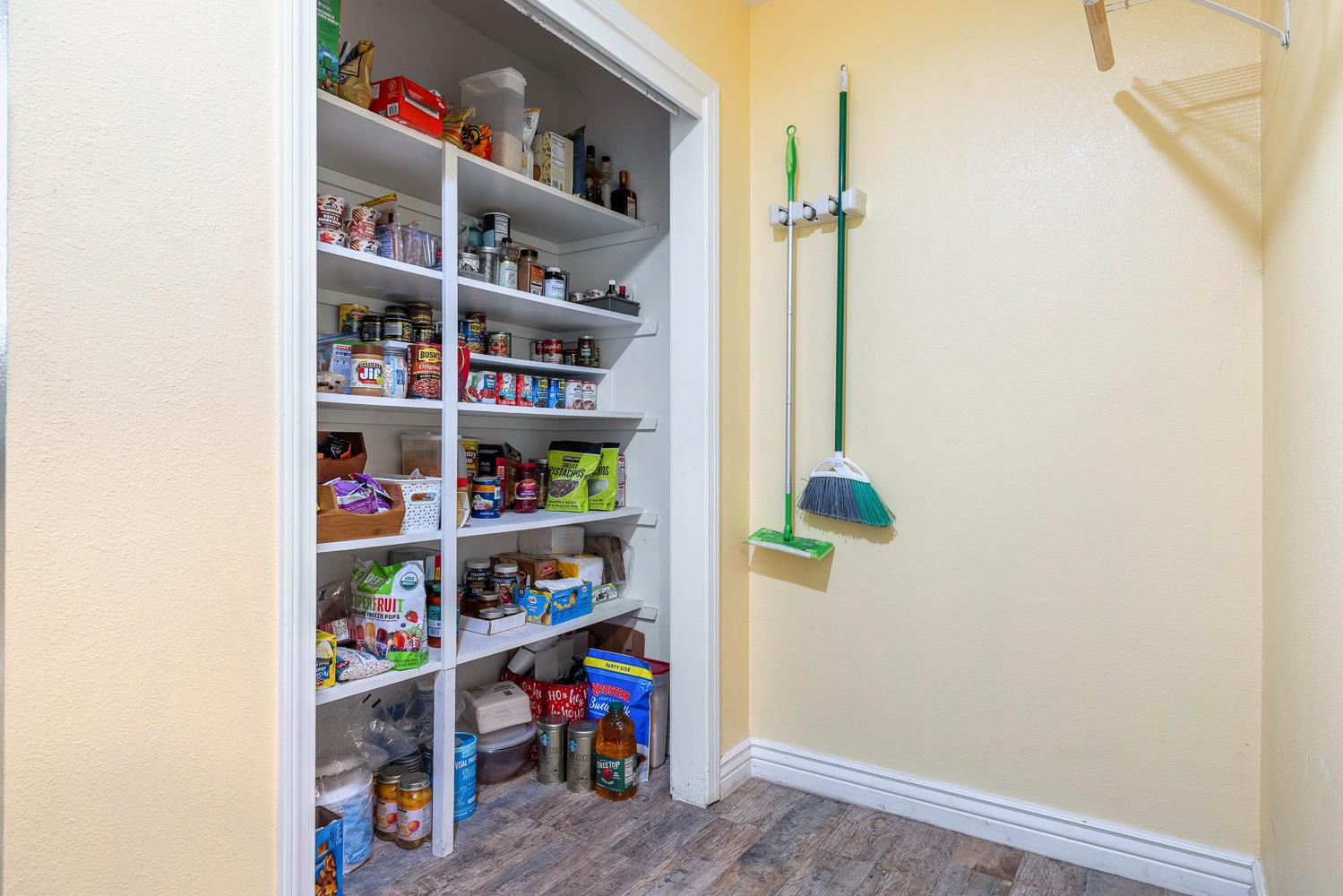 5741 Elwood Rd, Sanger, CA 93657