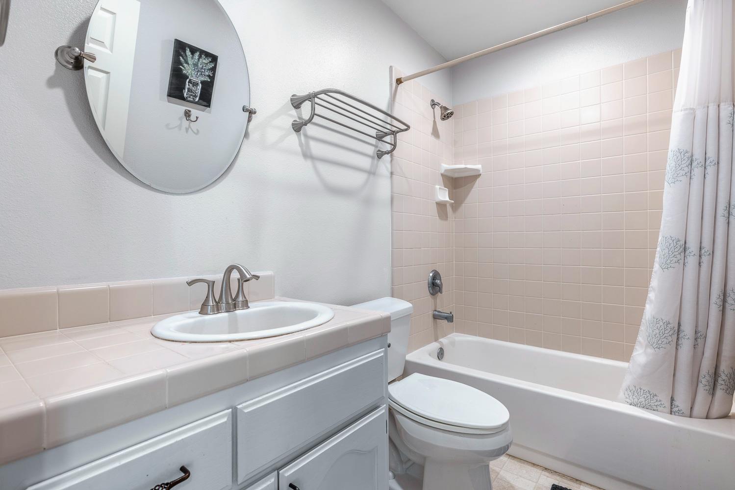 5741 Elwood Rd, Sanger, CA 93657