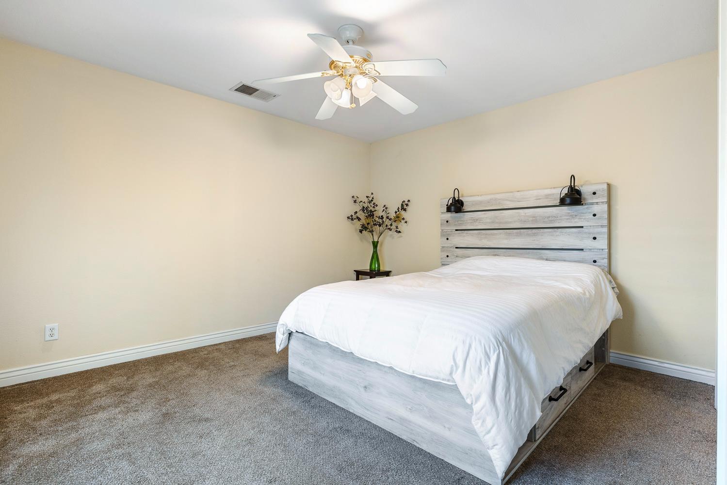 5741 Elwood Rd, Sanger, CA 93657