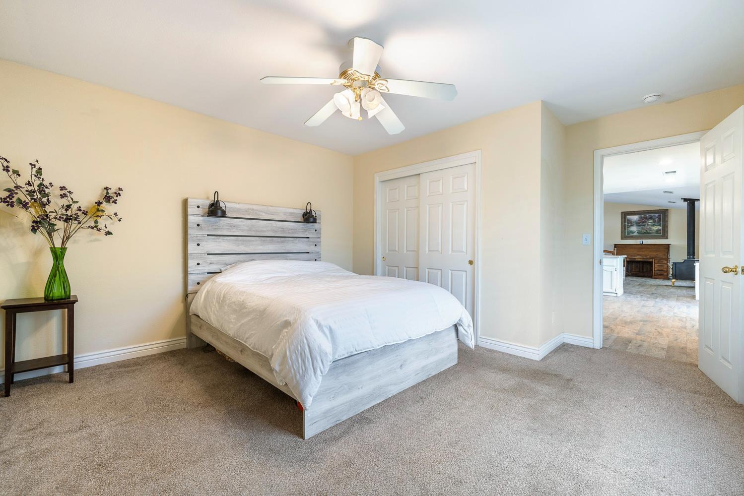 5741 Elwood Rd, Sanger, CA 93657