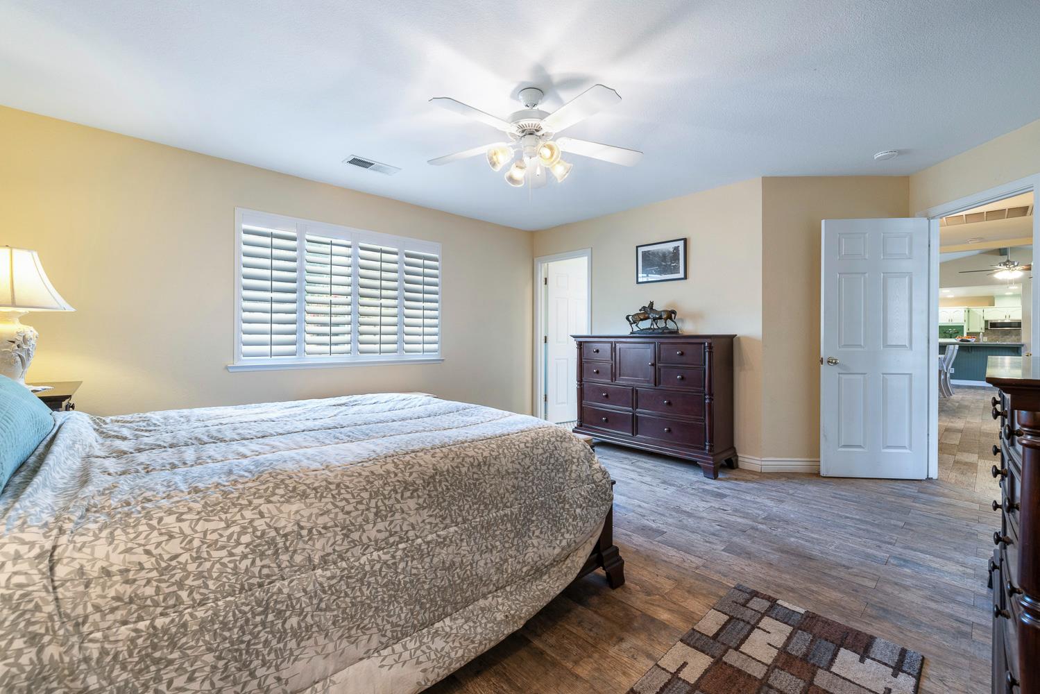 5741 Elwood Rd, Sanger, CA 93657