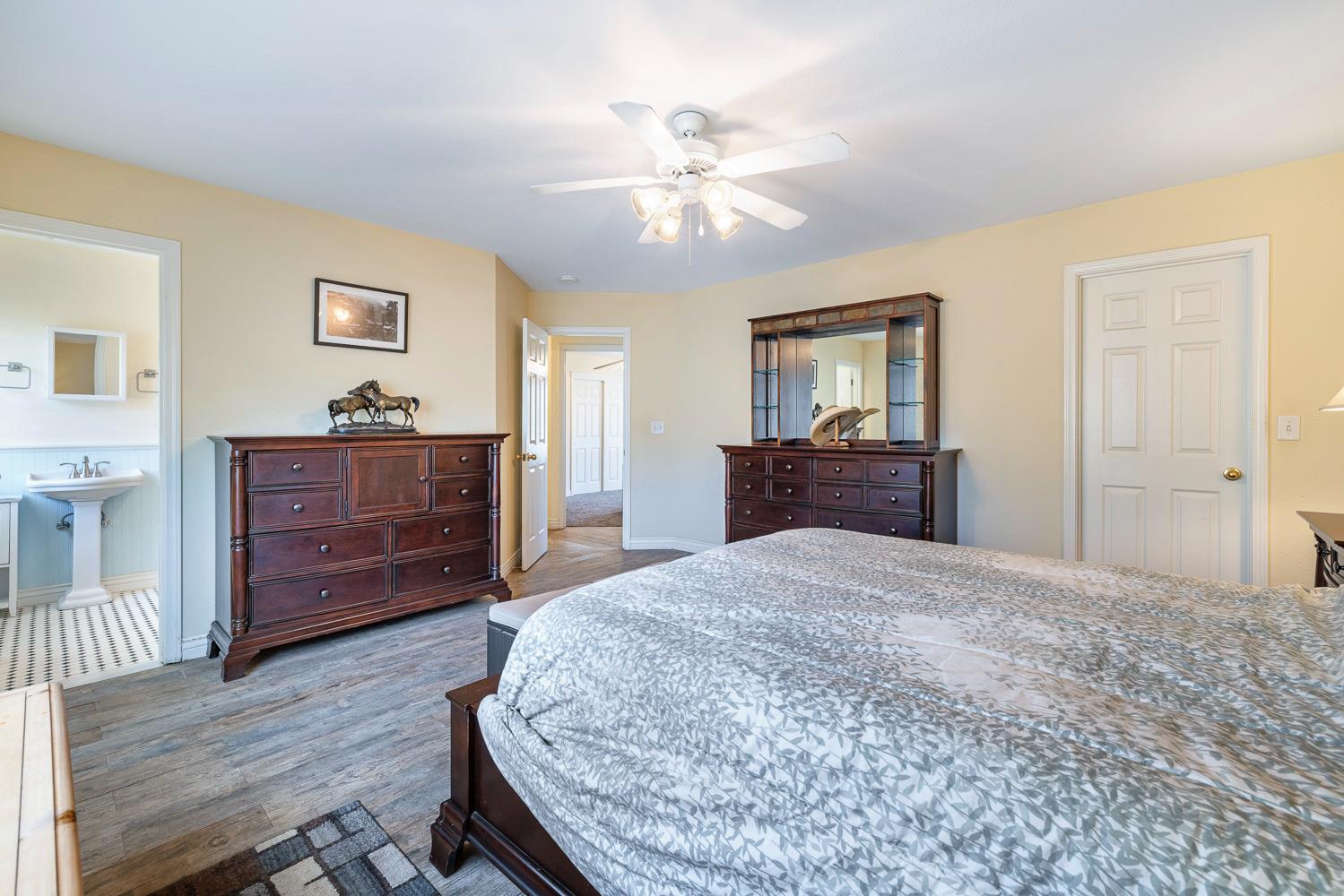 5741 Elwood Rd, Sanger, CA 93657