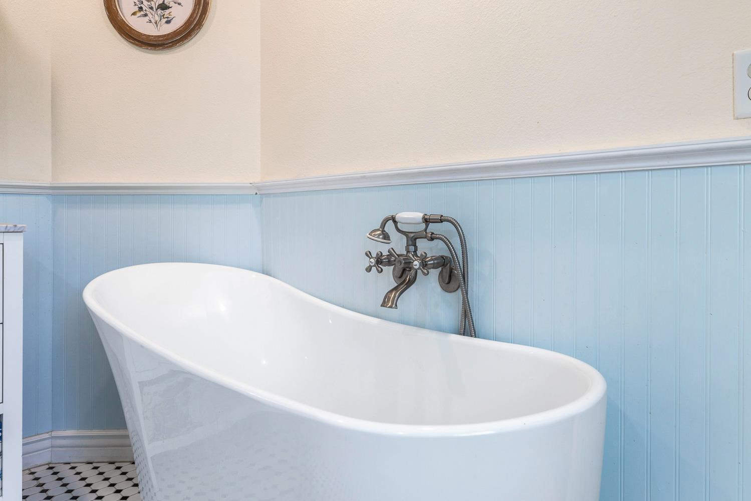 5741 Elwood Rd, Sanger, CA 93657