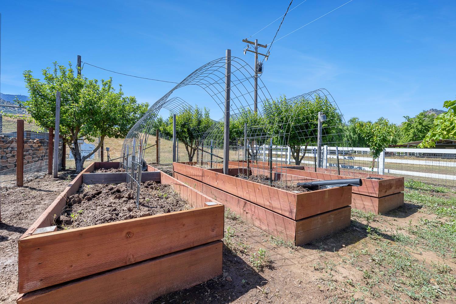 5741 Elwood Rd, Sanger, CA 93657